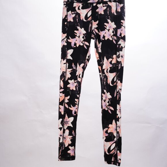 Victoria's Secret flow on-point leggings NWOT - Picture 2 of 2